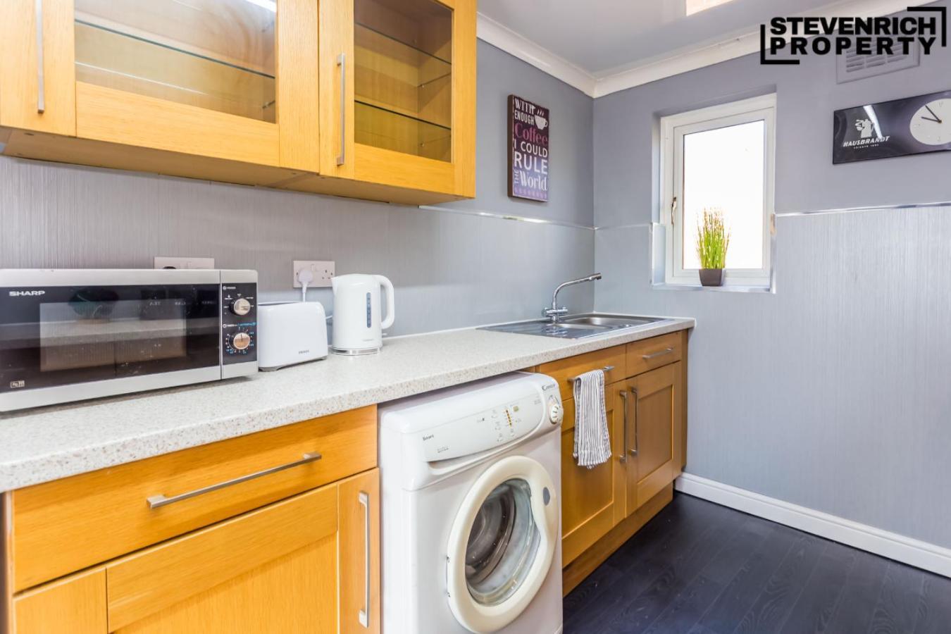Holiday home Spacious 2 Bedroom House Long Term *