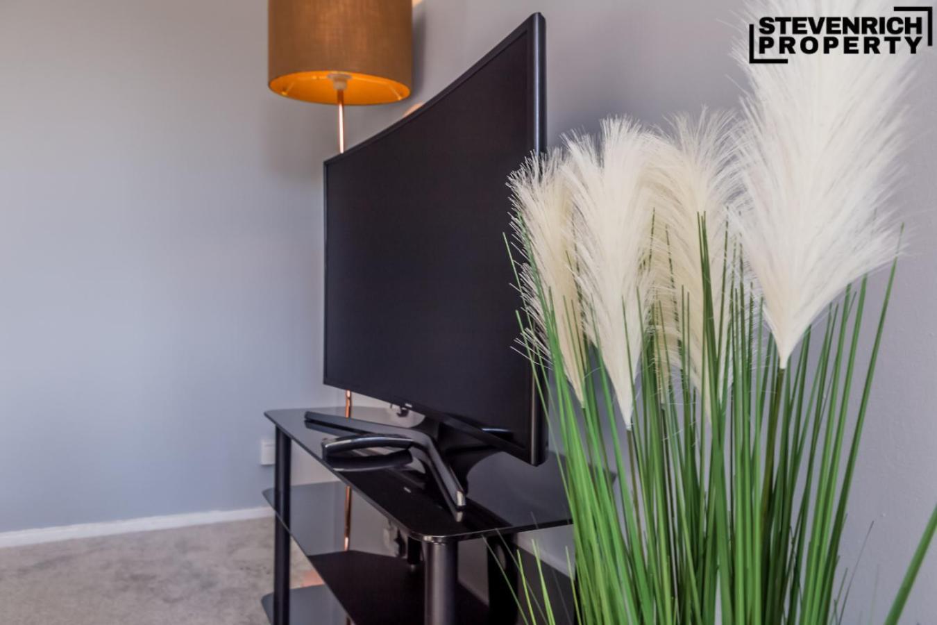 Spacious 2 Bedroom House Long Term